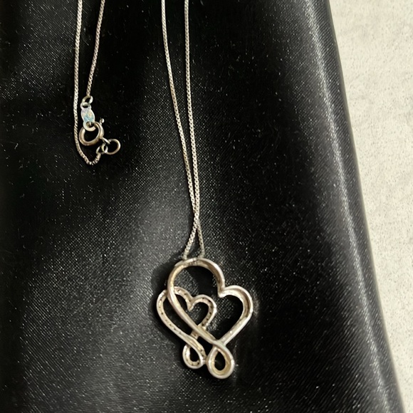 Sterling silver double heart pendant and chain. - Picture 2 of 3